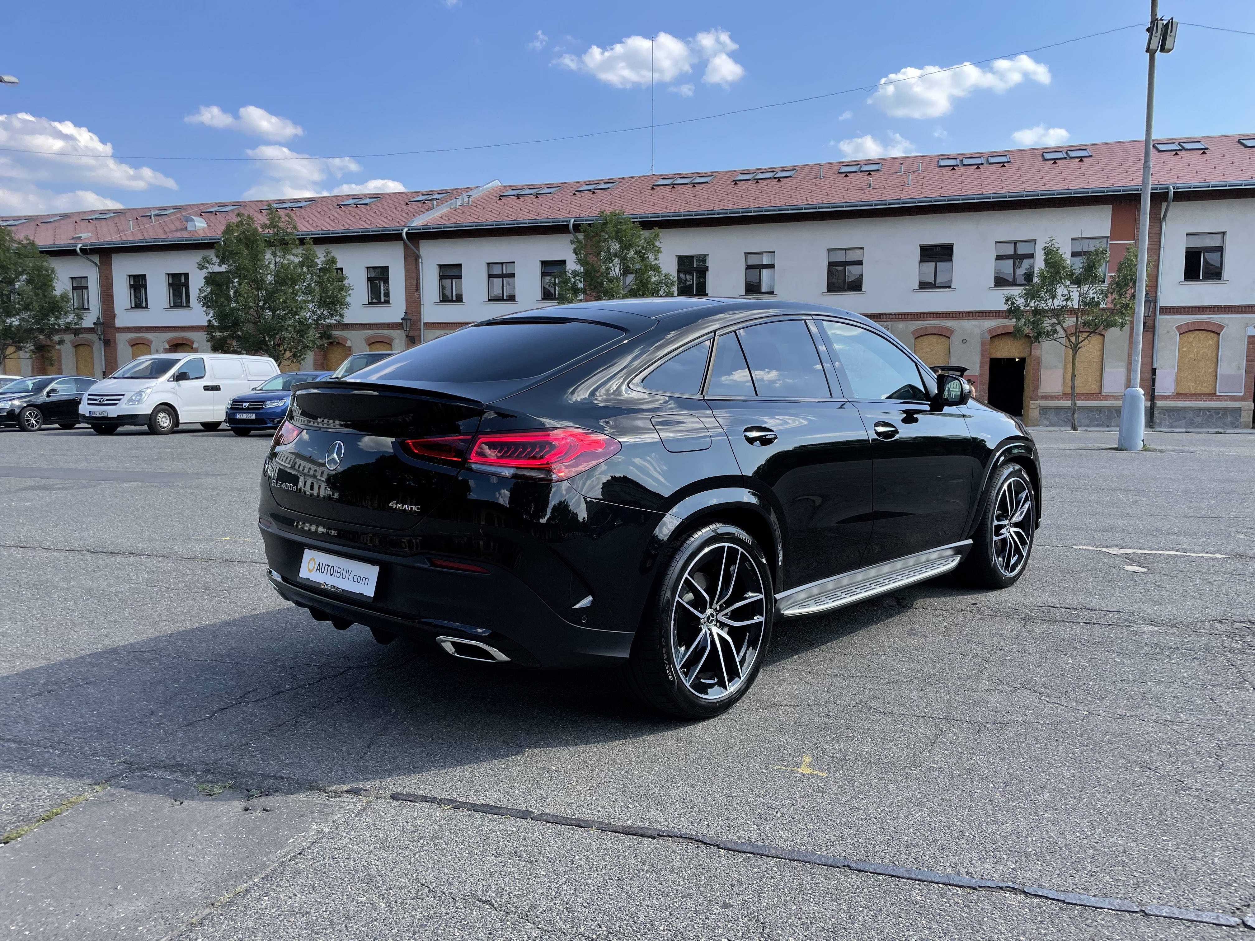 MERCEDES GLE COUPÉ 400d 4MATIC AMG | sportovní naftové suv coupé | německé předváděcí auto skladem | maximální výbava | nákup online | AUTOiBUY.com